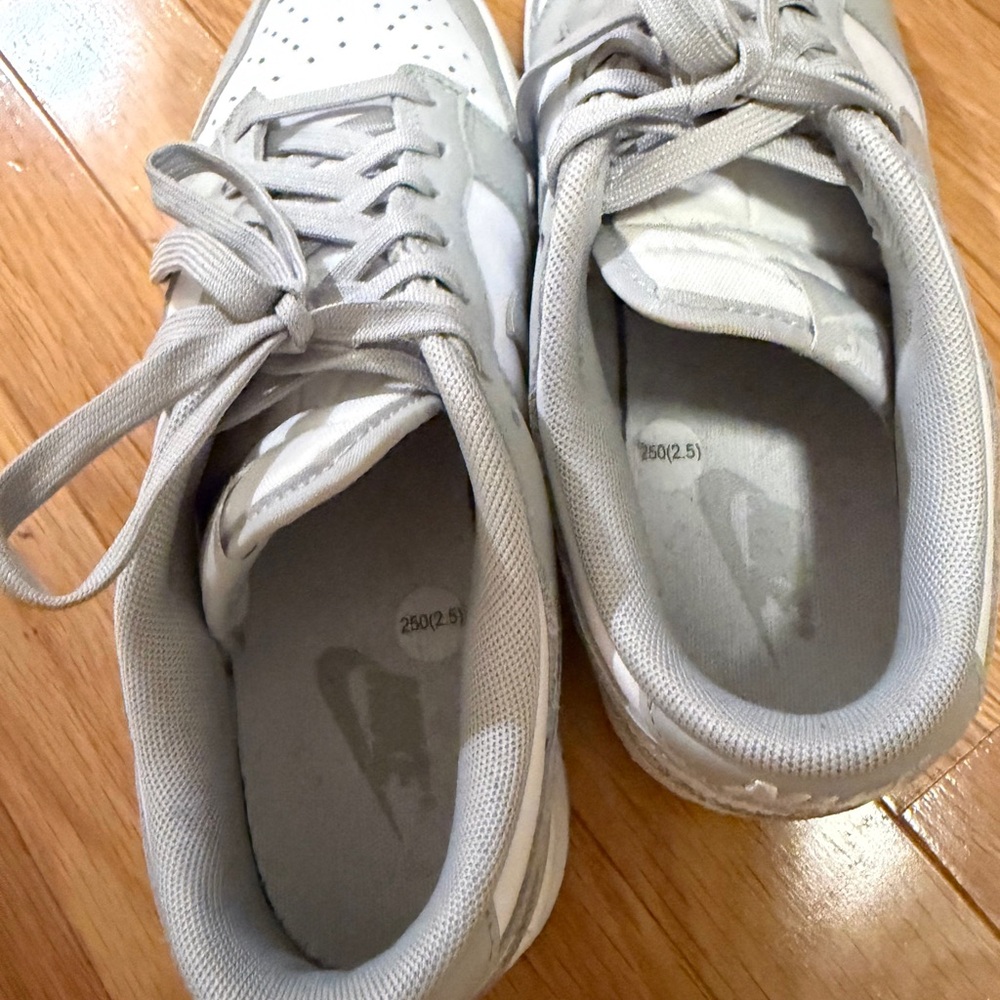 Nike Light Gray and White Dunks size 7 - Picture 4 of 8